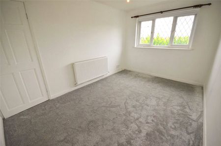 Victoria Avenue, Bredbury, Stockport, Greater Manchester, SK6 1SD - Photo 2