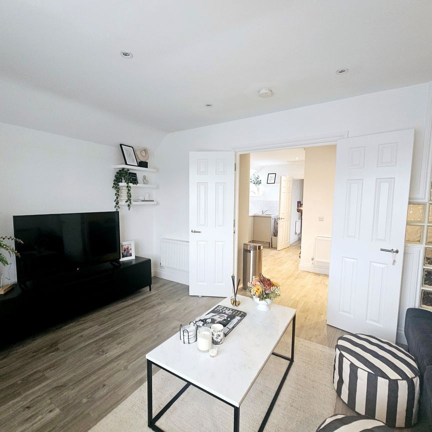 Winchester Road, Southampton - Photo 1