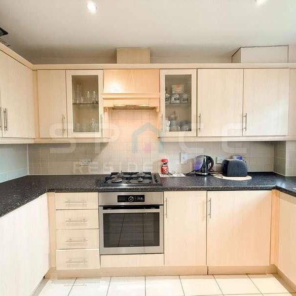 Double Bedroom Luxury Apartment With Bathrooms With Balcony - Mill Hill, NW7 - Photo 1