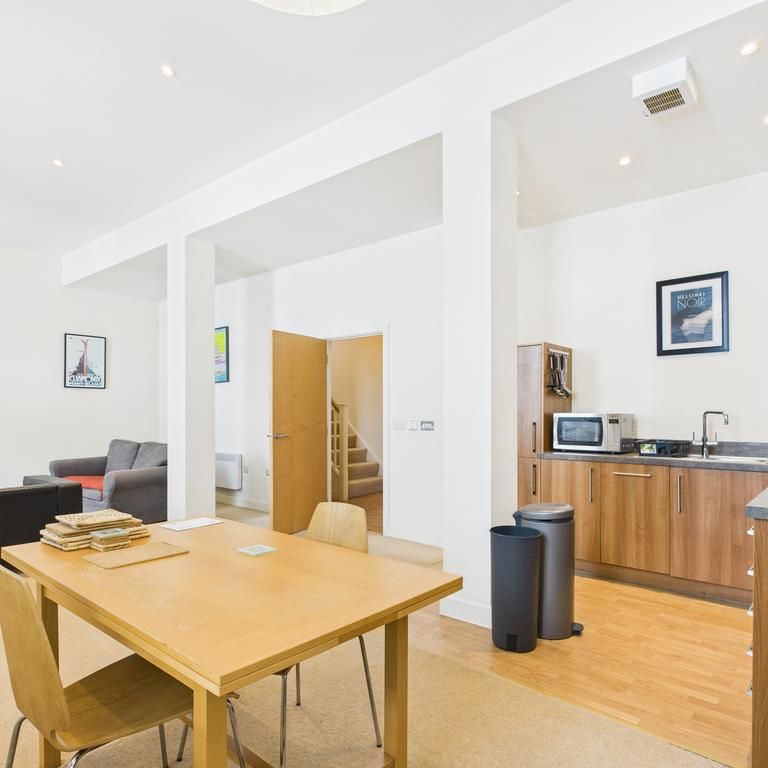 3 bedroom flat to rent - Photo 1