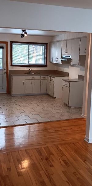 4 1/2 pièces, Rue Lamarre, Vieux-Longueuil (près centre Jacques-Cartier), 1er octobre - Photo 1