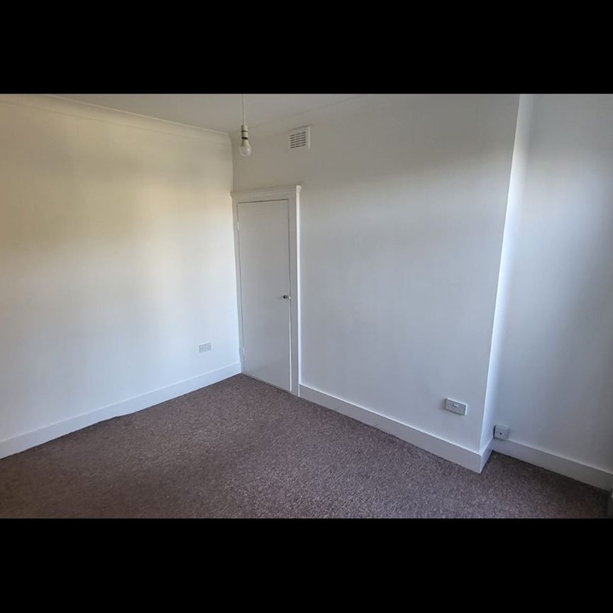 2 Bed Flat, Barry Road, SE22 - Photo 1