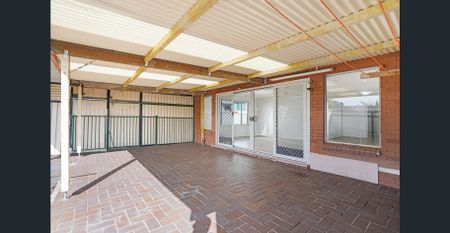 Spacious 4-Bedroom Family Home in Prime Location! - Photo 5