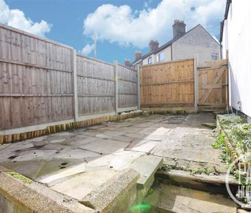 3 bedroom terraced house to rent - Photo 6