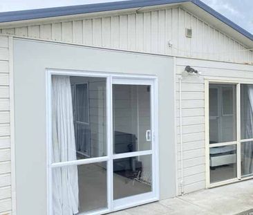 Furnished Rooms Available - Power & Internet Included! - Photo 3