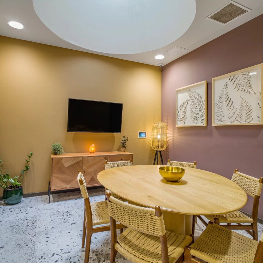 Bronze Studio - Photo 1