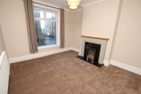 4 bedroom semi-detached house to rent - Photo 2