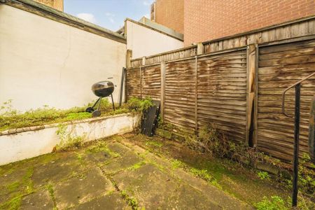 2 bedroom flat to rent - Photo 5