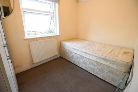 3 bedroom flat to rent - Photo 5