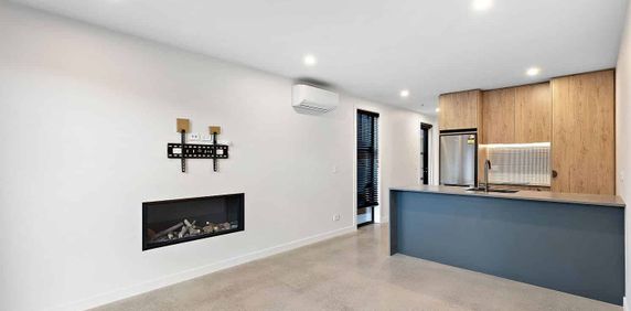 2 Bed, 2 Bath Townhouse with Garage! - Photo 2