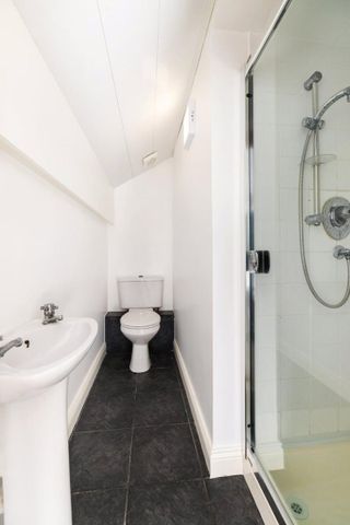 41 The Pine Winter Garden Pearse Street Dublin 2 - Photo 5