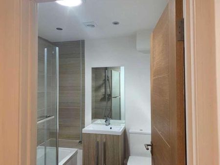 High Street, Witney, OX28 - Photo 4