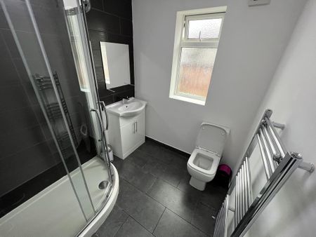 6 bedroom townhouse to rent - Photo 3