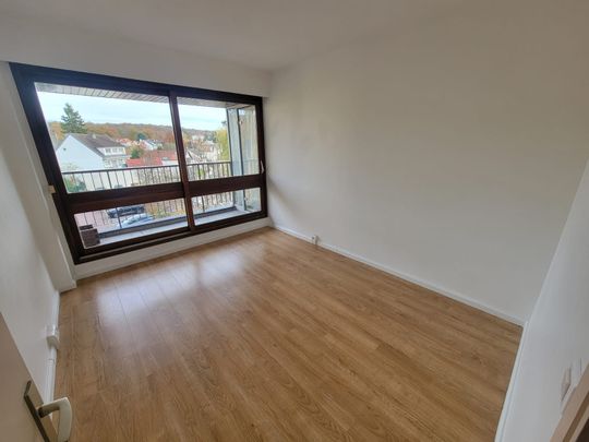 Location Appartement 4 pièces 92m² LE CHESNAY 78150 - Photo 1