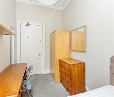 4 bedroom flat to rent - Photo 6