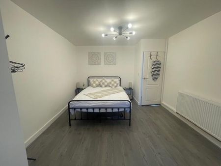 3 bedroom semi-detached bungalow to rent - Photo 5