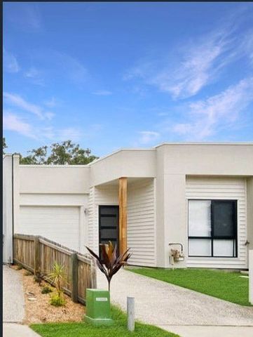 MODERN TOWNHOUSE – STYLISH & LOW-MAINTENANCE LIVING! - Photo 5