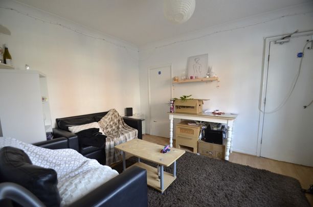 4 bedroom Semi-detached house to rent - Photo 1