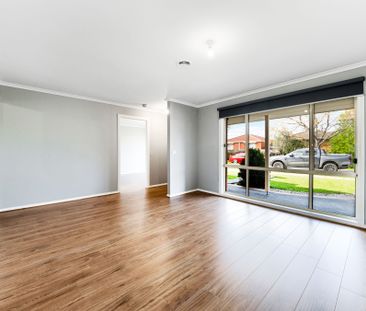 Family Living in the Heart of Cranbourne West - Photo 1