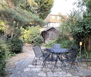 4 bedroom semi-detached house to rent - Photo 3
