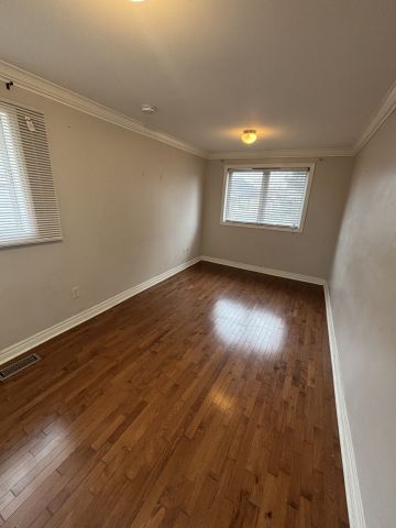 For Lease - 205 Ivon Avenue, Hamilton, Ontario - Photo 4