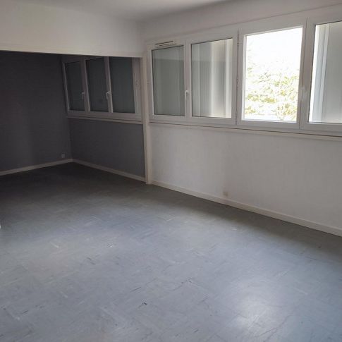 Location Appartement 4 pièces 70 m² Issoudun - Photo 1