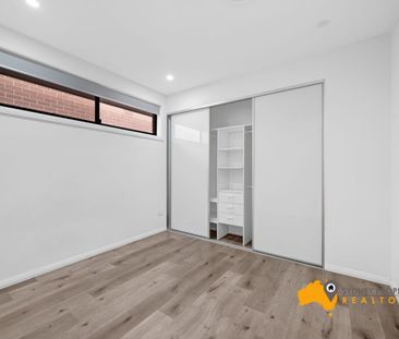 Beautiful Big House in Leppington, Opposite to the Amity College. - Photo 4