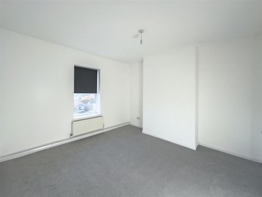 3 bedroom apartment to rent - Photo 1
