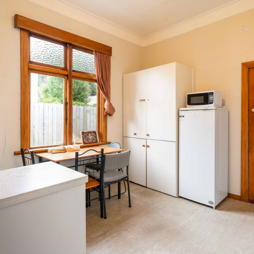 Cornhill Street - Available 2026 - Internet Included - Fully Furnished - Photo 1