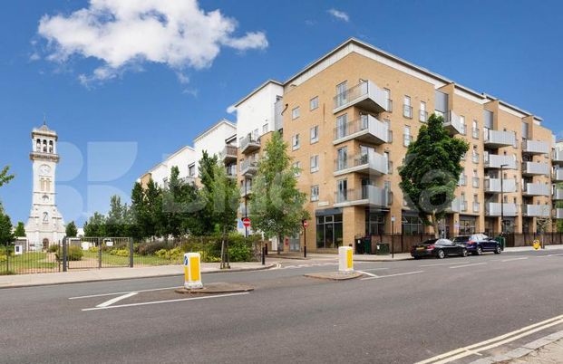 2 bed 2 bath within a modern new build minutes to a piccadilly tube line - Photo 1