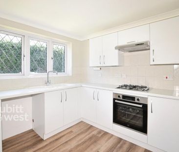 3 bedroom semi-detached house to rent - Photo 6