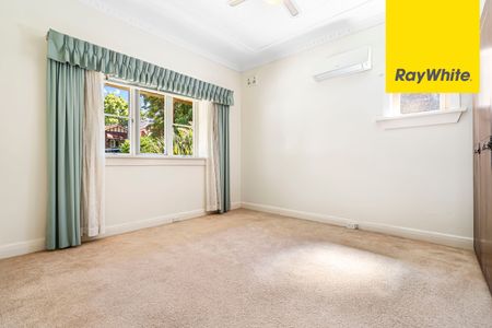 Family Bungalow in the Heart of Eastwood - Photo 2