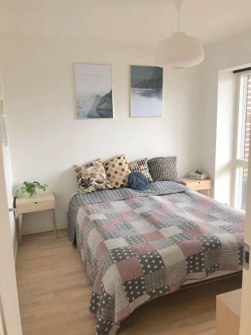 Moderne lejlighed med lysindfald og privat uderum - Photo 4