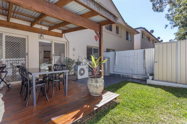Modern 3 Bedroom Townhouse - Fully Air Conditioned - Photo 1