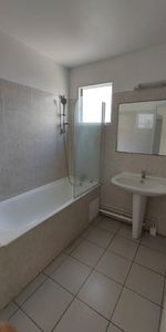 A louer Appartement T3 au dessus clinique SAINTE CLOTILDE - Photo 4