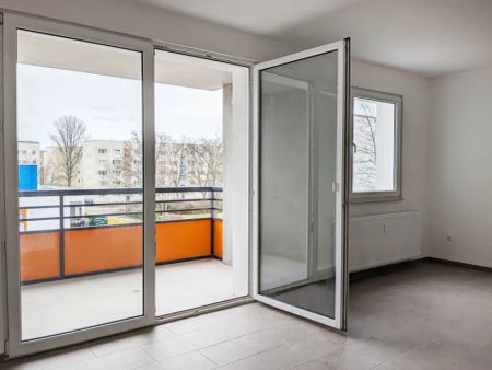 Frisch saniert und mit Lift. 2-Raum-Wohnung in Halles Süden. - Photo 3