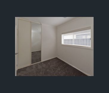 Stunning Modern Home! Walking distance to schools, shops & transport! - Photo 1