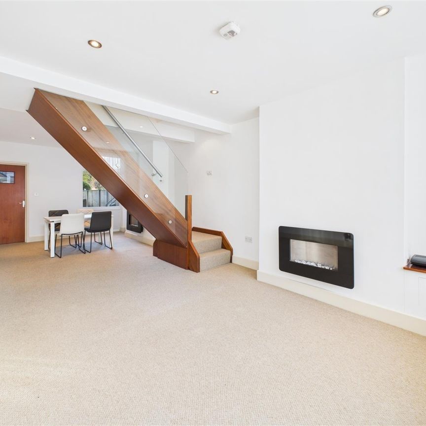 2 bedroom Terraced House to rent - Photo 1