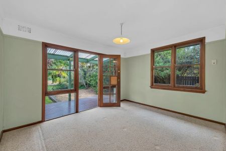 5 Schomburgk Street, Yarralumla. - Photo 2