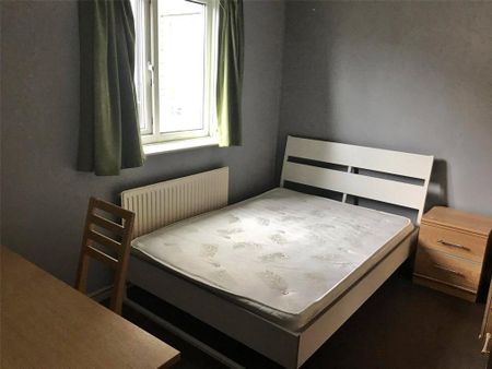 4 bedroom flat to rent - Photo 3