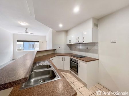 RENOVATED 1ST FLOOR 2 BEDROOM UNIT WITH PRIVATE BALCONY - NEAR SHOPPING CENTRE - Photo 3