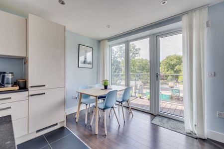 A modern two double bedroom flat on the second floor of this private development in Roehampton. Offered on a furnished/unfurnished basis and benefiting from underground parking. Available now. - Photo 5