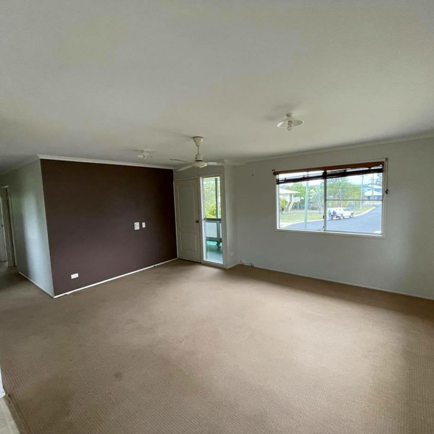 3 BEDROOM HIGHTSET IN A QUIET STREET! - Photo 1