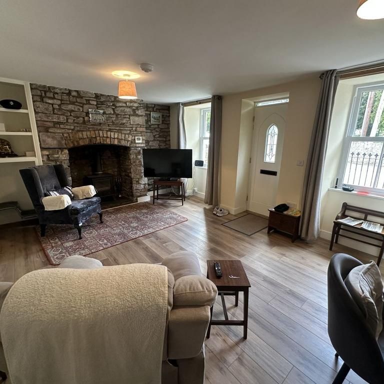 2 bedroom end of terrace house to rent - Photo 1