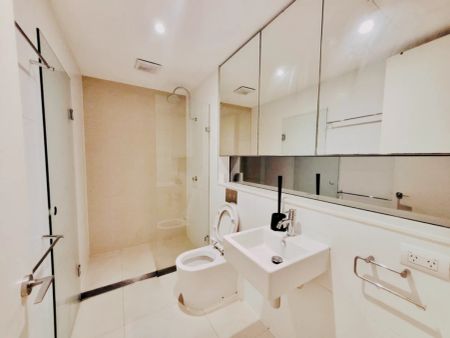 2 bed 2 bath - Photo 5