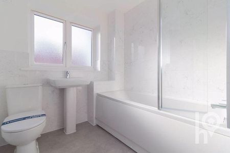 3 bedroom semi-detached house to rent - Photo 3