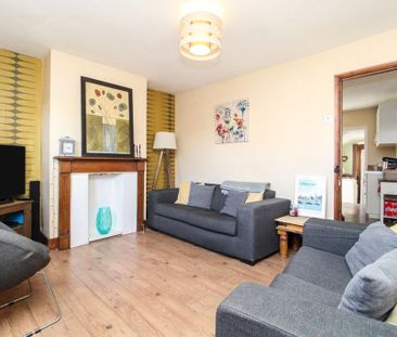 2 bedroom end of terrace house to rent - Photo 2