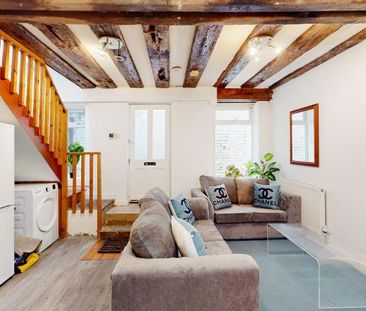 3 bedroom mews to rent - Photo 1