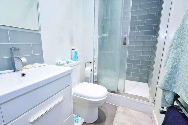 Greenheys Place, Woking, Surrey, GU22 - Photo 1