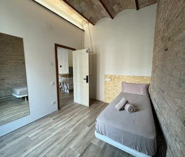 Travessera de Gràcia, Barcelona, Catalonia 08024 - Photo 2